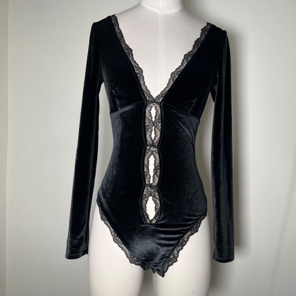 VICTORIA'S SECRET Black Velvet Lace Bodysuit Long Sleeves Thong Open Front XS - Picture 5 of 16